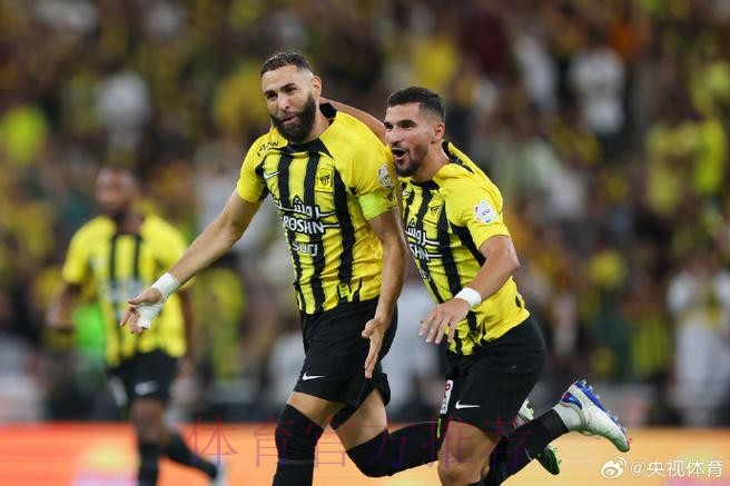 本泽马发文鼓励球队:继续前进 感谢所有人支持! 本泽马发文鼓励球队:继续前进 感谢所有人支持!